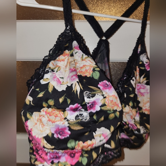 Torrid lace bralette, size 2 , skulls and flowers , worn once - Picture 2 of 4